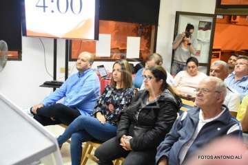 Debate entre los dos candidatos de primarias del PSOE de Telde (Foto Antonio Alí)